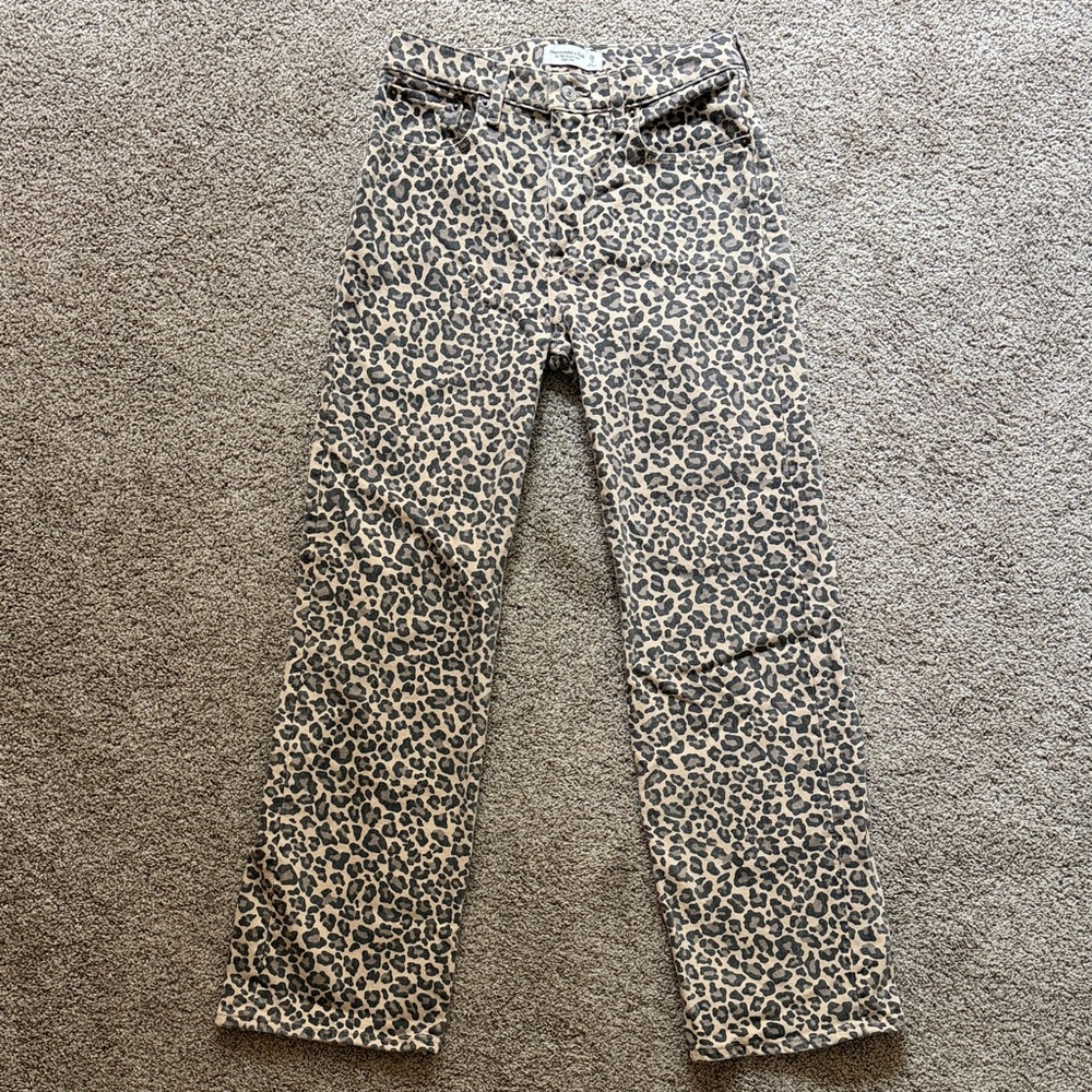 A & F 90’s Relaxed High Rise Jean - leopard print